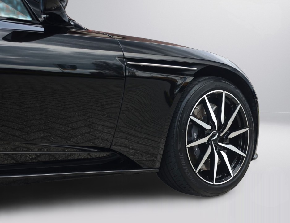 Aston Martin DB11 - foto 35