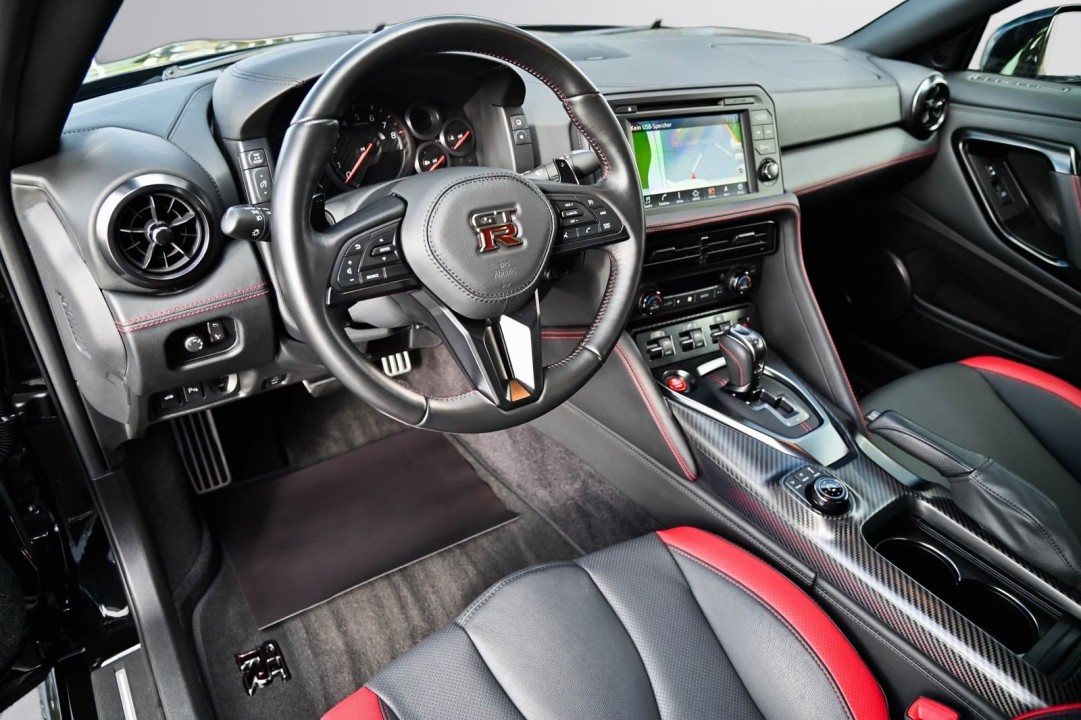 Nissan GT-R Black Edition - foto 16
