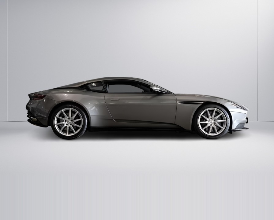 Aston Martin DB11 (3)