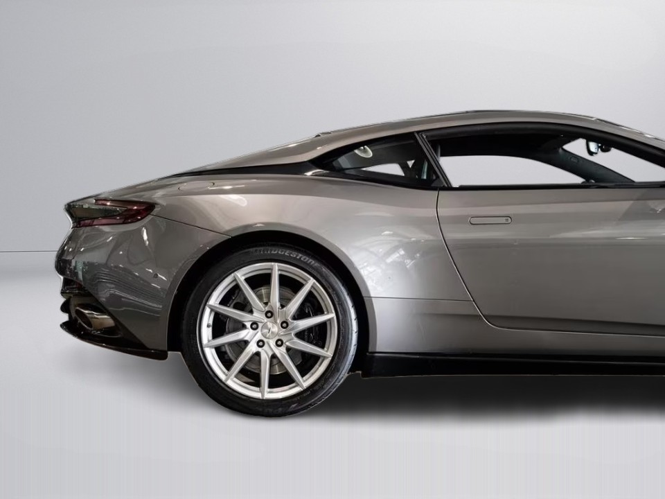 Aston Martin DB11 - foto 26