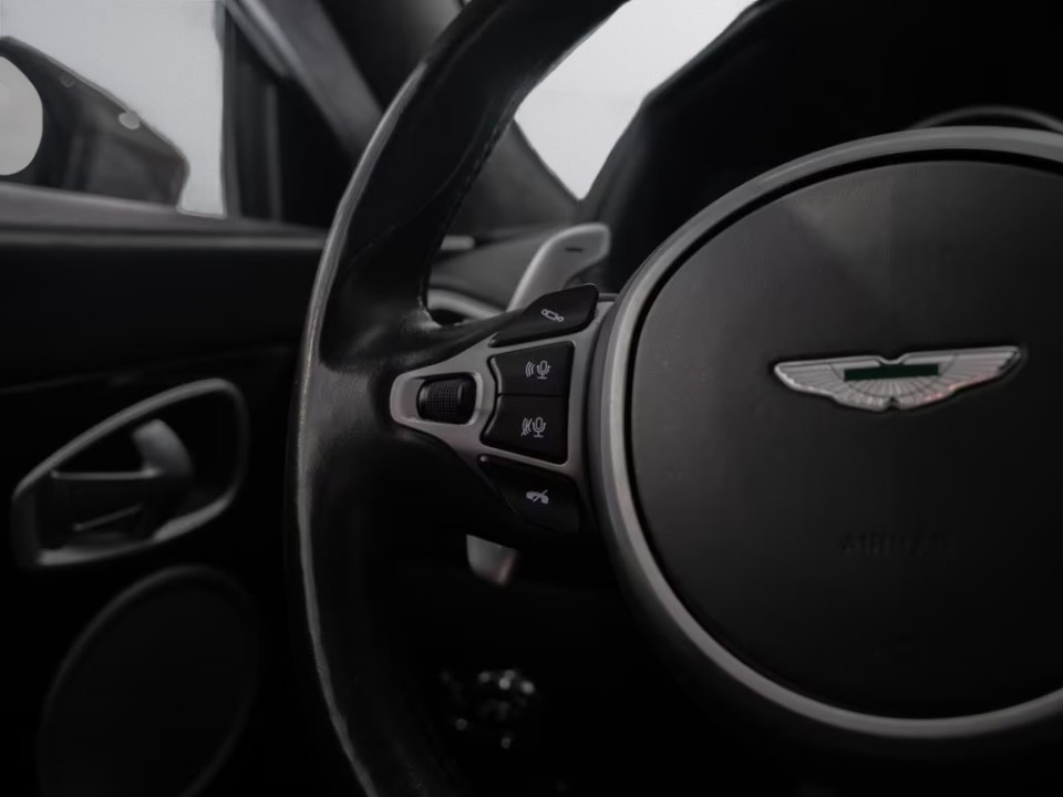 Aston Martin DB11 - foto 17