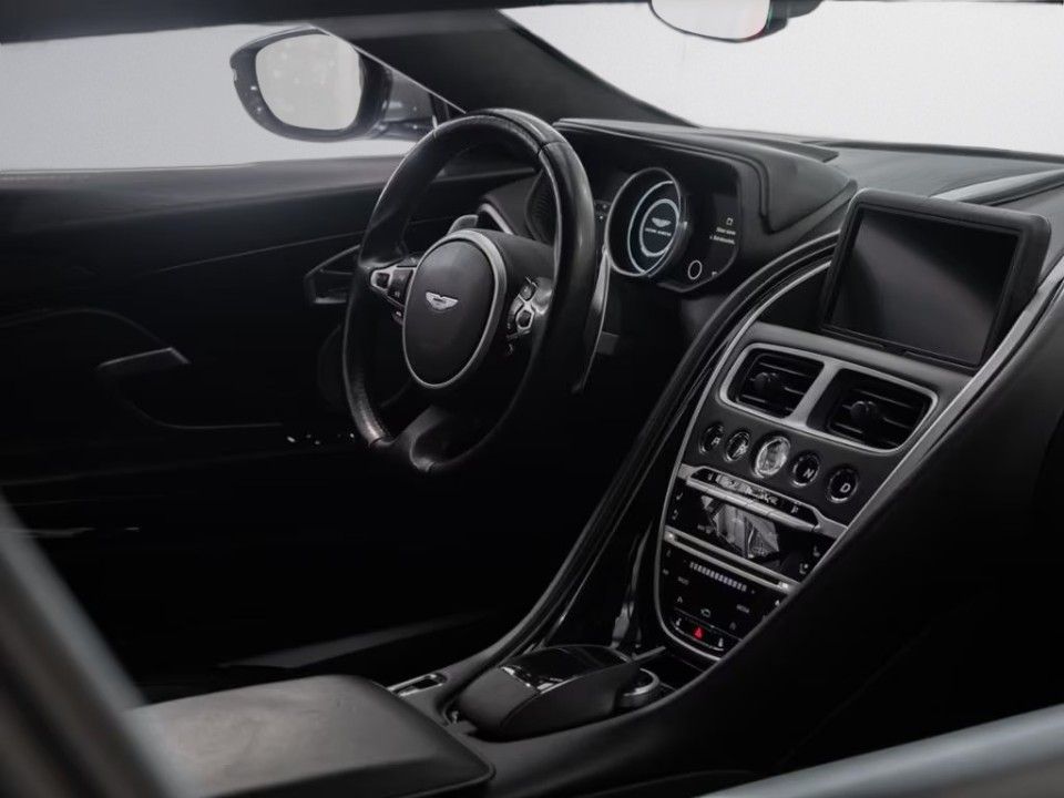Aston Martin DB11 - foto 18