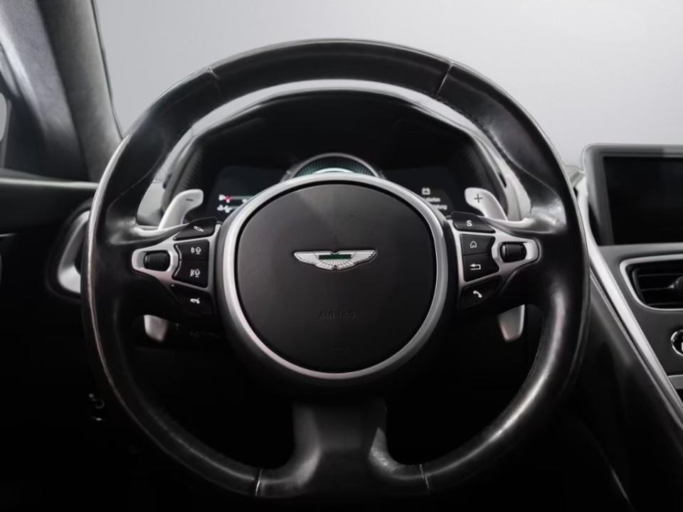 Aston Martin DB11 - foto 10