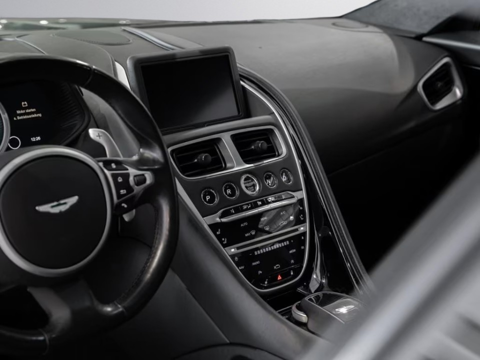 Aston Martin DB11 - foto 11
