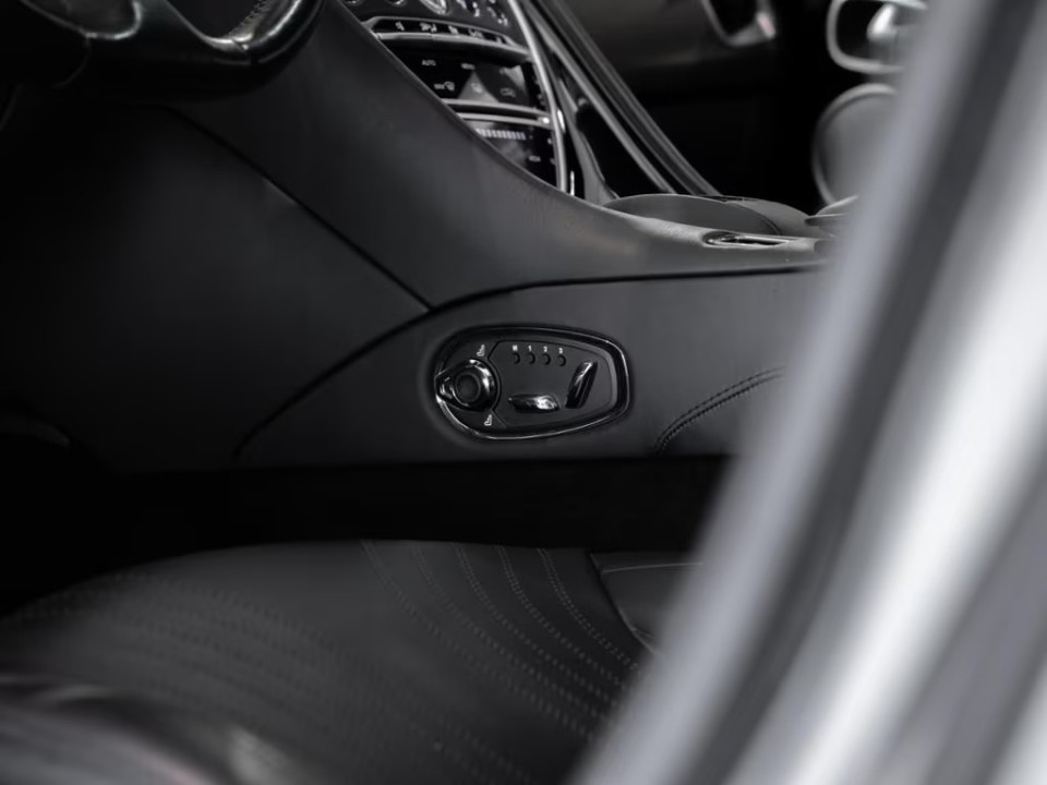 Aston Martin DB11 - foto 14