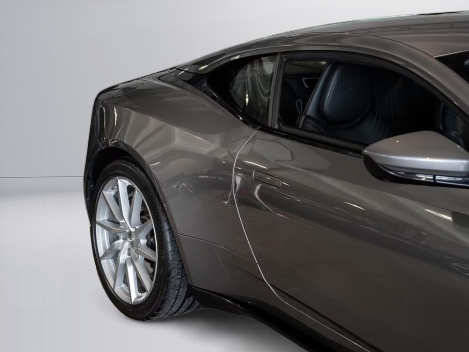 Aston Martin DB11 - foto 23