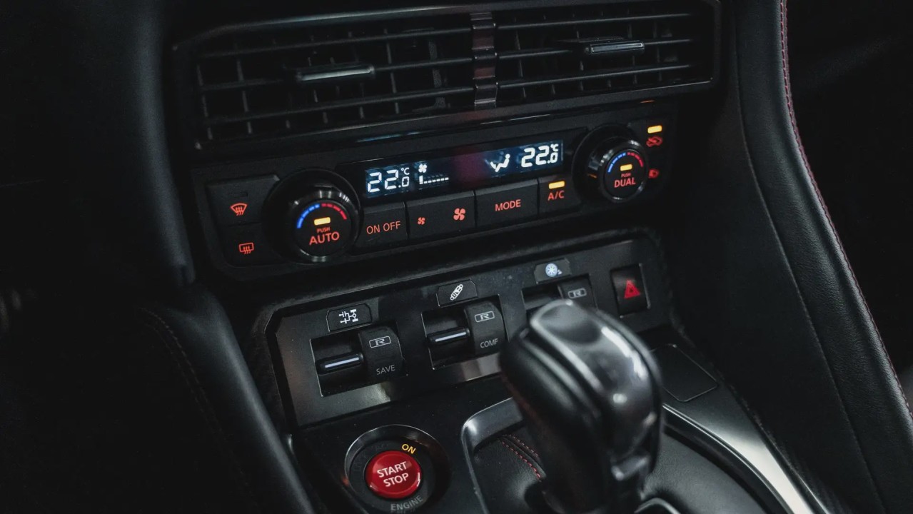Nissan GT-R - foto 28