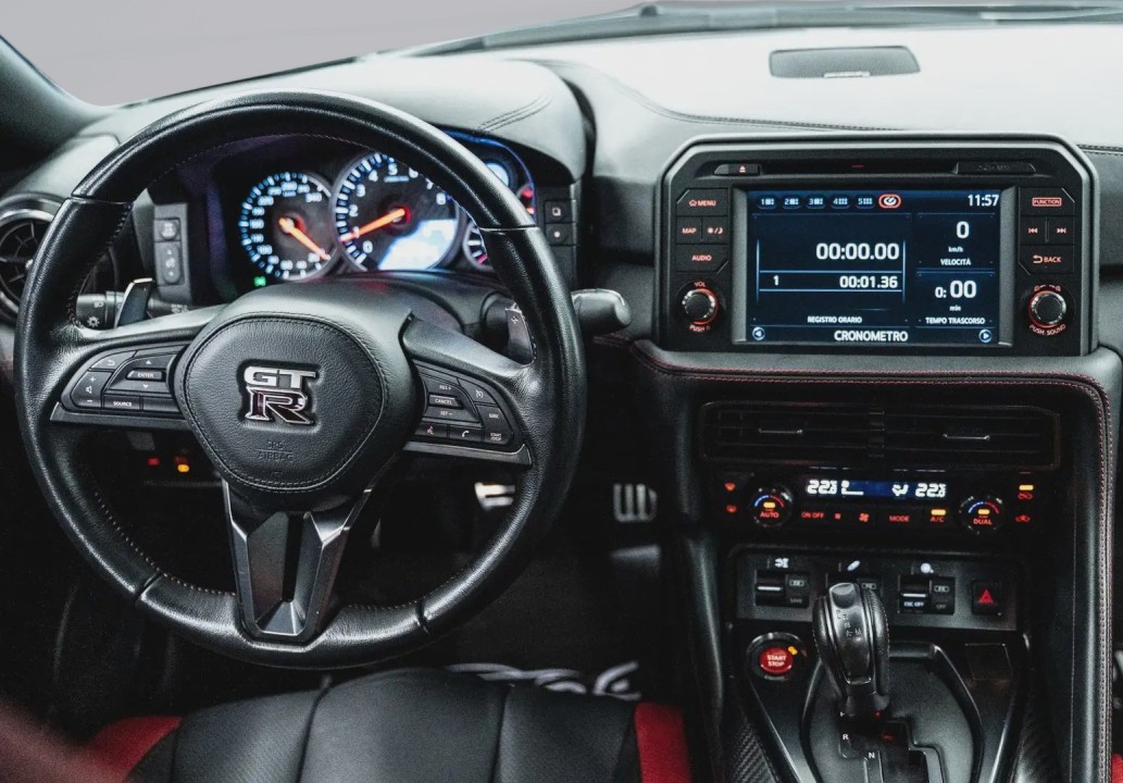 Nissan GT-R - foto 12