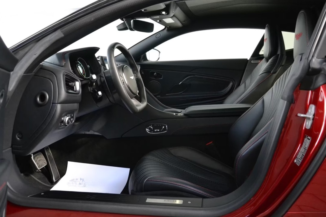Aston Martin DB11 V12 - foto 16