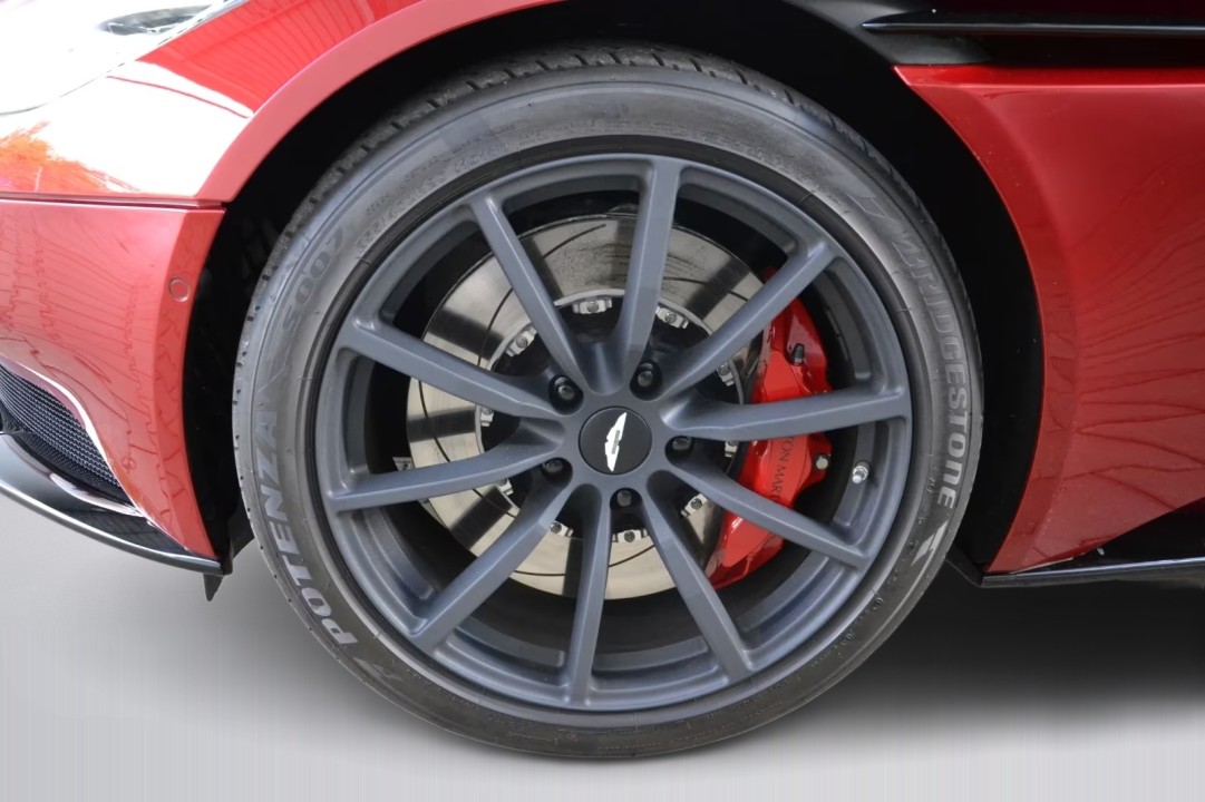 Aston Martin DB11 V12 - foto 29