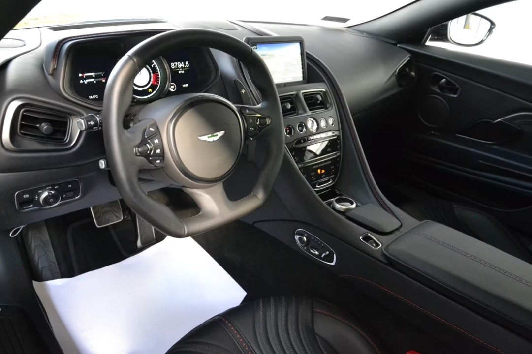 Aston Martin DB11 V12 - foto 13