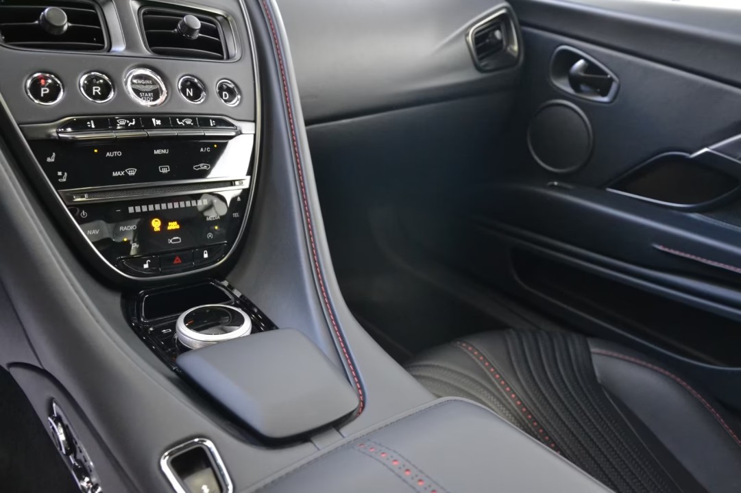 Aston Martin DB11 V12 - foto 19