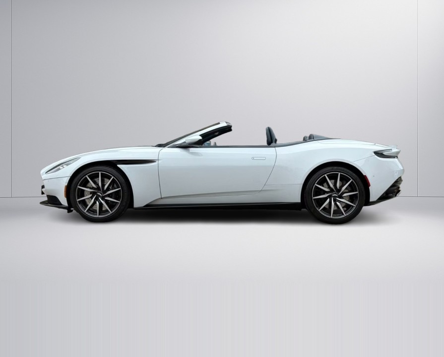 Aston Martin DB11 Volante (5)