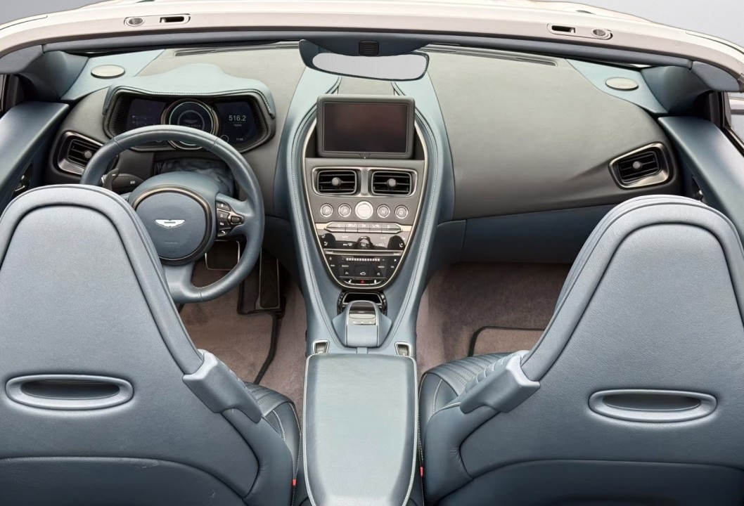 Aston Martin DB11 Volante - foto 11