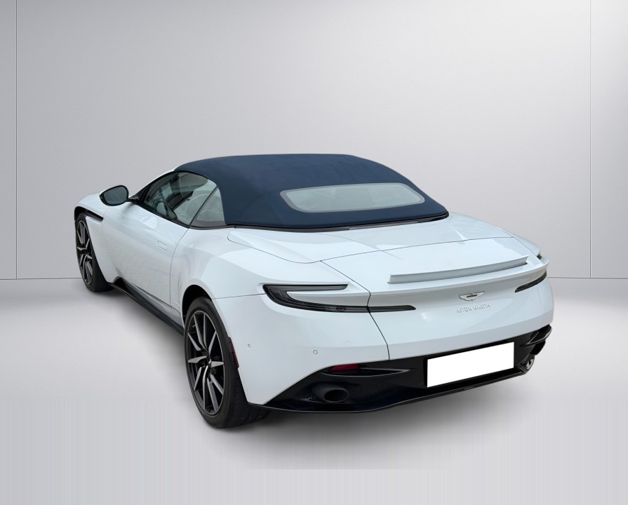 Aston Martin DB11 Volante (4)