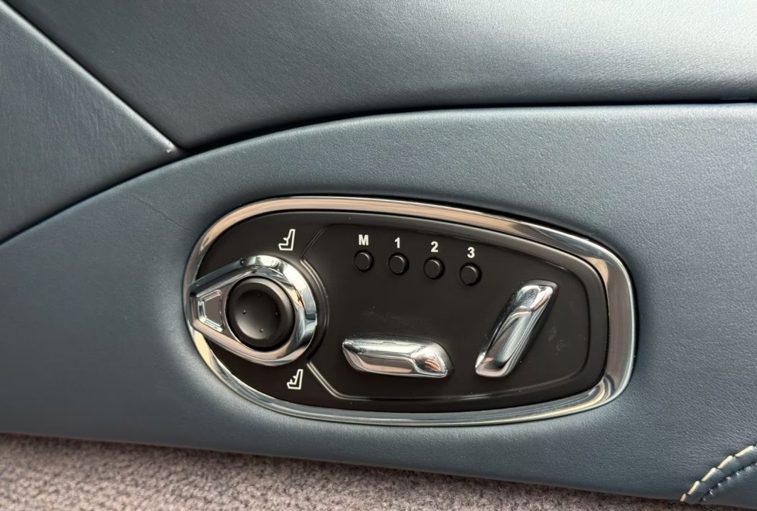Aston Martin DB11 Volante - foto 12