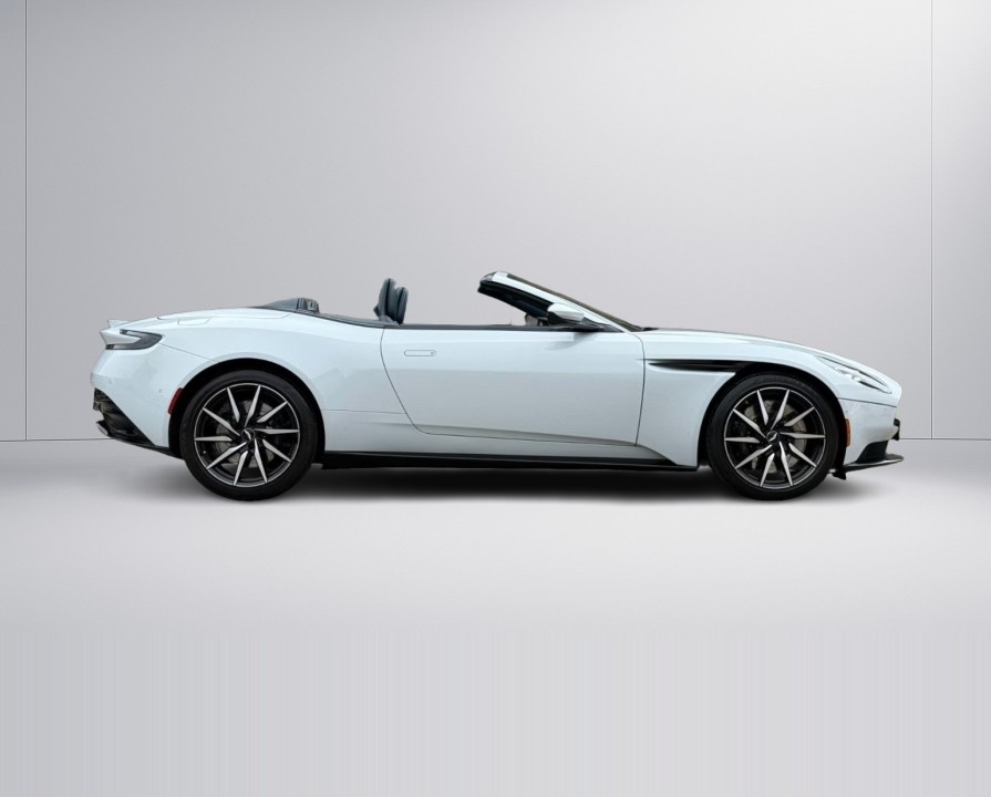 Aston Martin DB11 Volante (2)