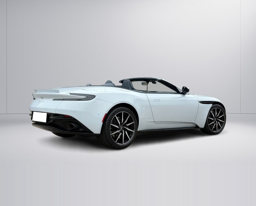 Aston Martin DB11 Volante (3)