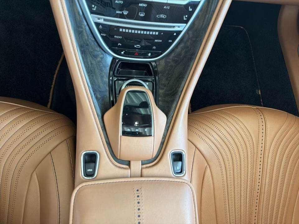 Aston Martin DB11 Volante - foto 17