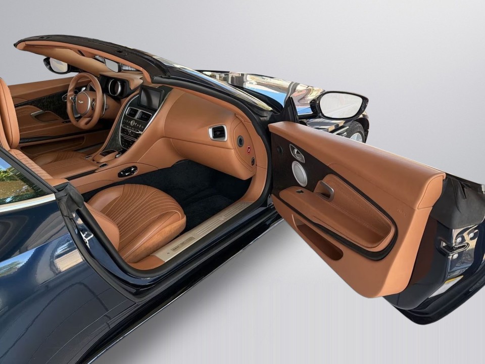 Aston Martin DB11 Volante - foto 11