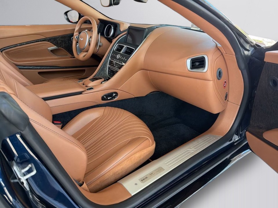 Aston Martin DB11 Volante - foto 10