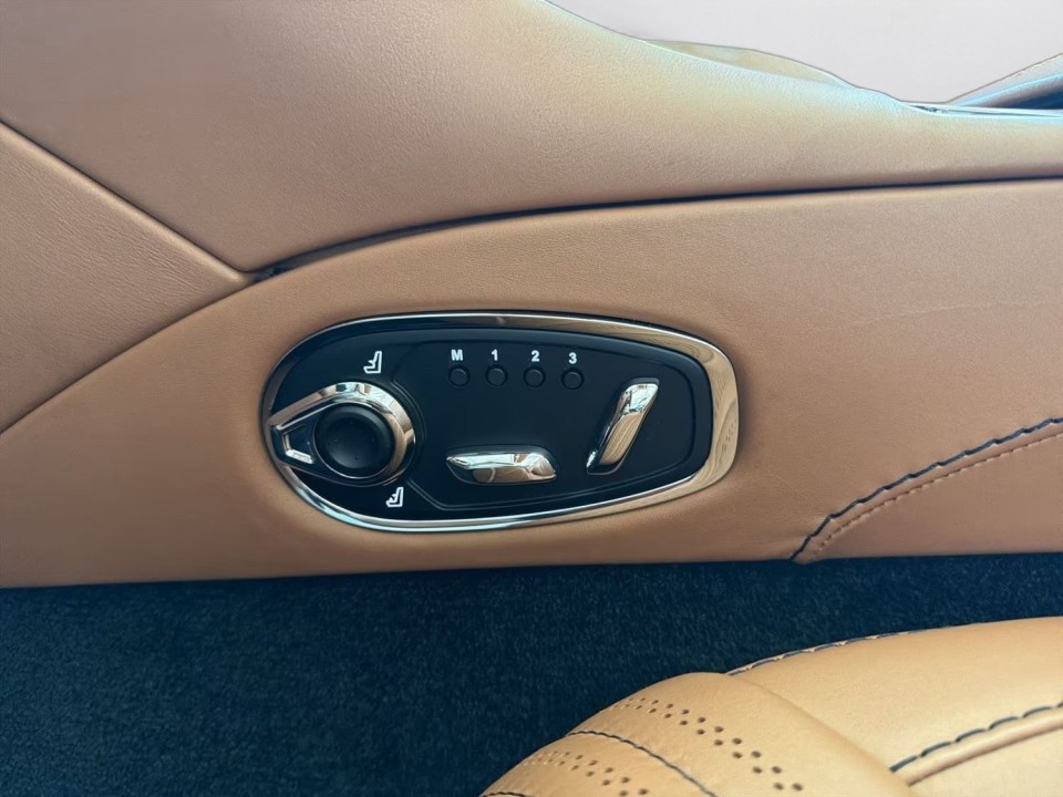 Aston Martin DB11 Volante - foto 22