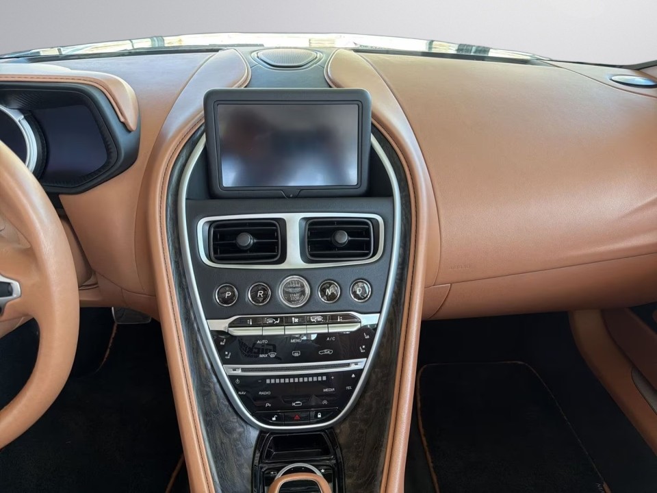 Aston Martin DB11 Volante - foto 24