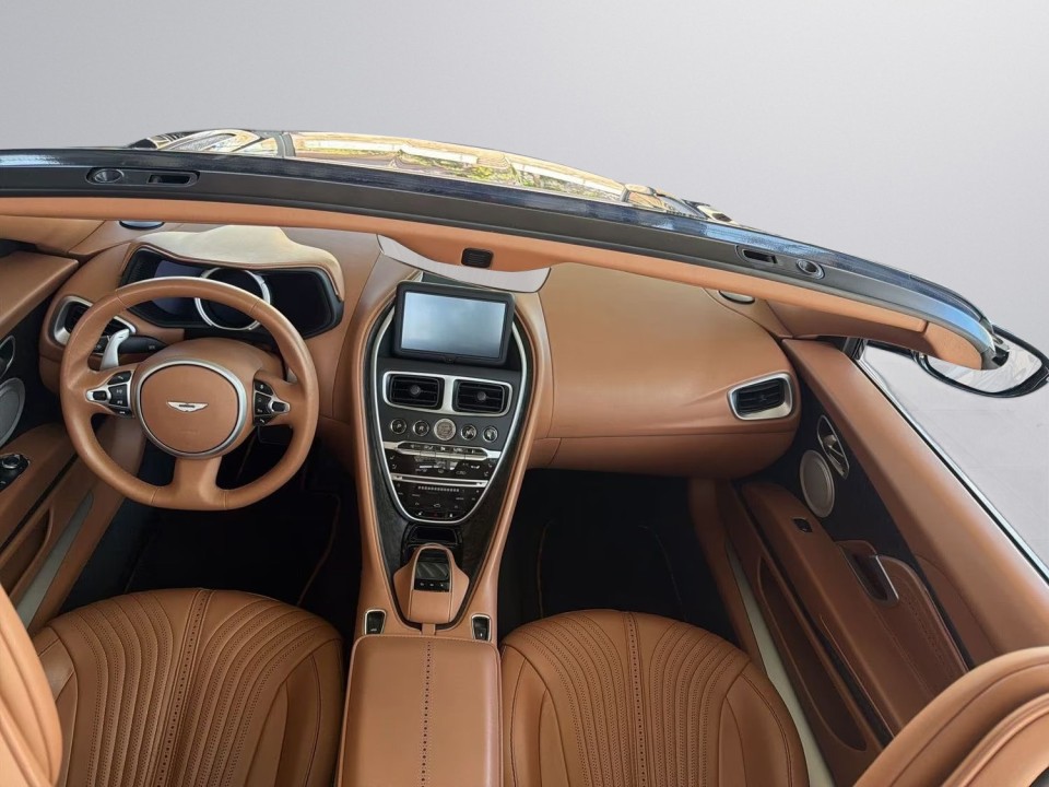 Aston Martin DB11 Volante - foto 12