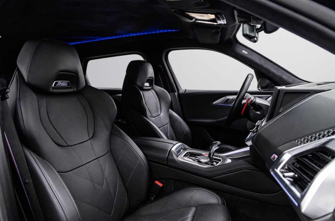 BMW XM 50e - foto 16