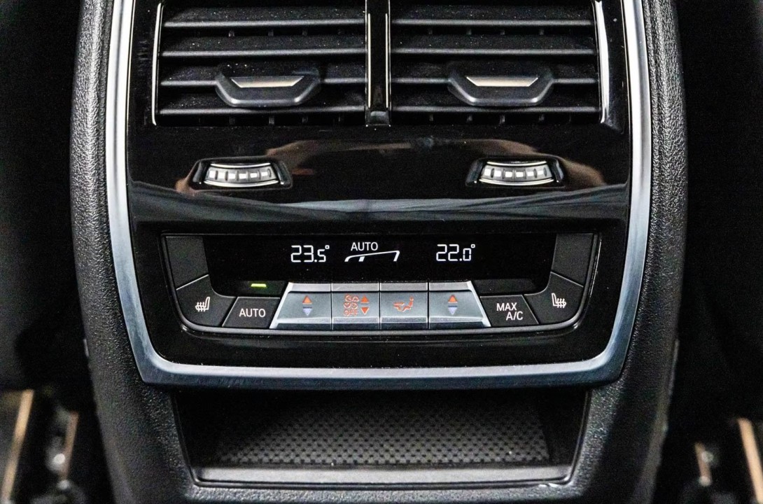 BMW XM 50e - foto 23