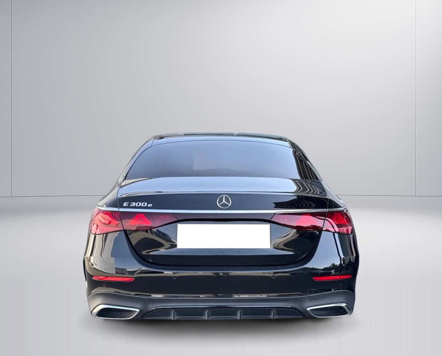 Mercedes-Benz E 300e AMG (4)