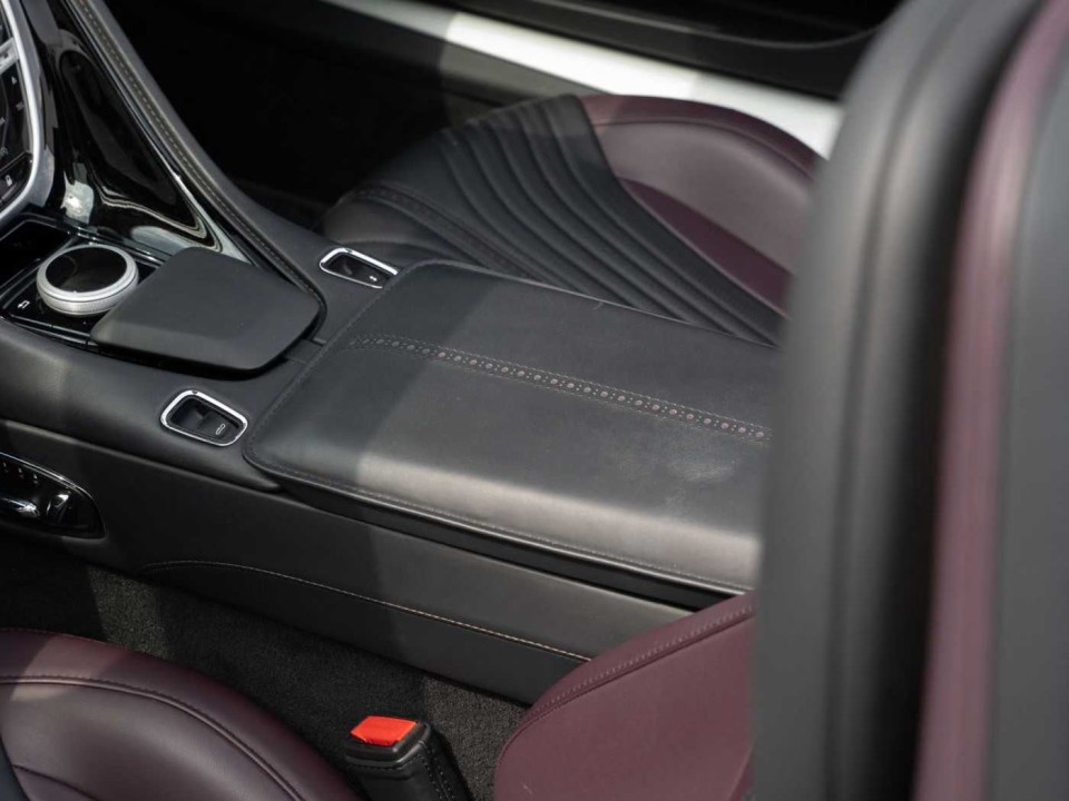Aston Martin DB11 Volante - foto 14