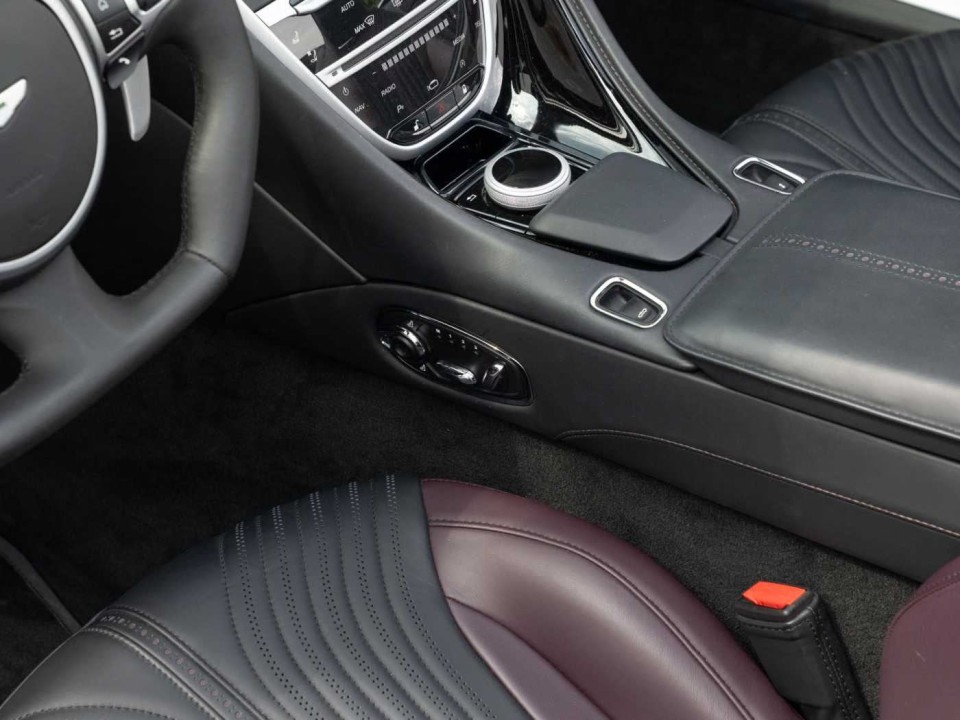 Aston Martin DB11 Volante - foto 15