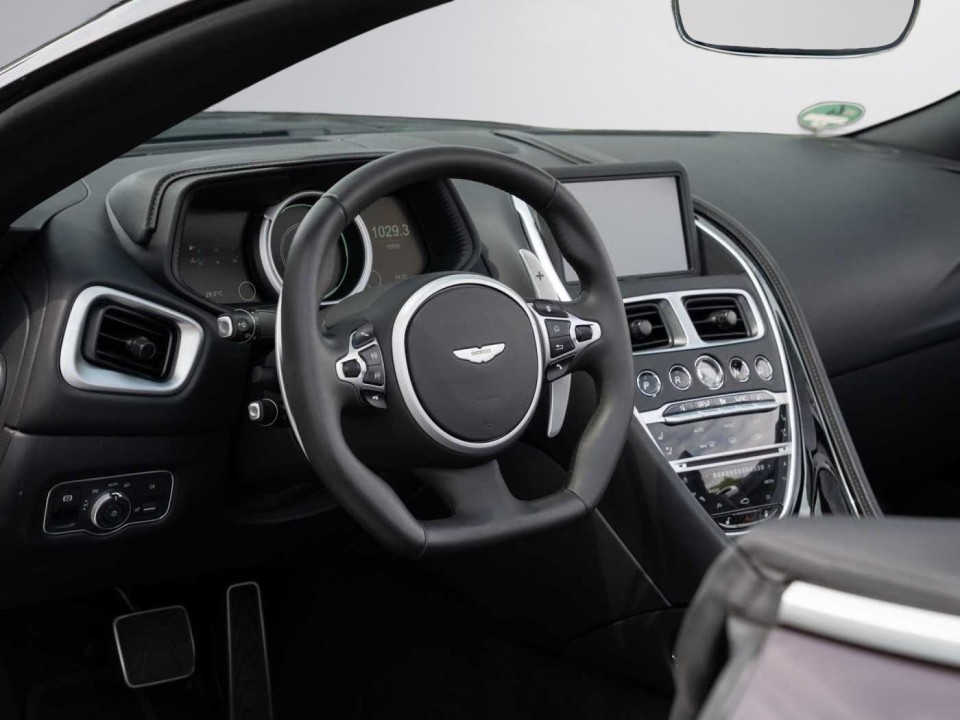 Aston Martin DB11 Volante - foto 11