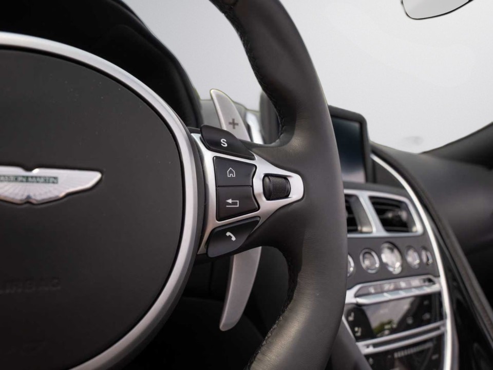 Aston Martin DB11 Volante - foto 26