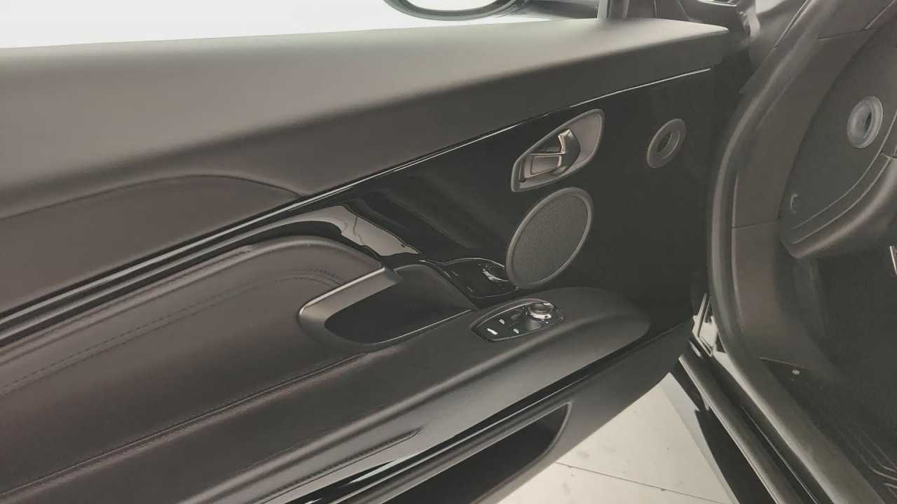 Aston Martin DB11 - foto 12