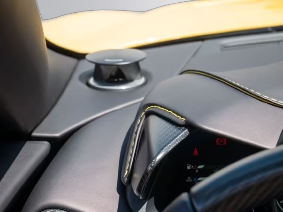 Aston Martin DBS Volante - foto 21