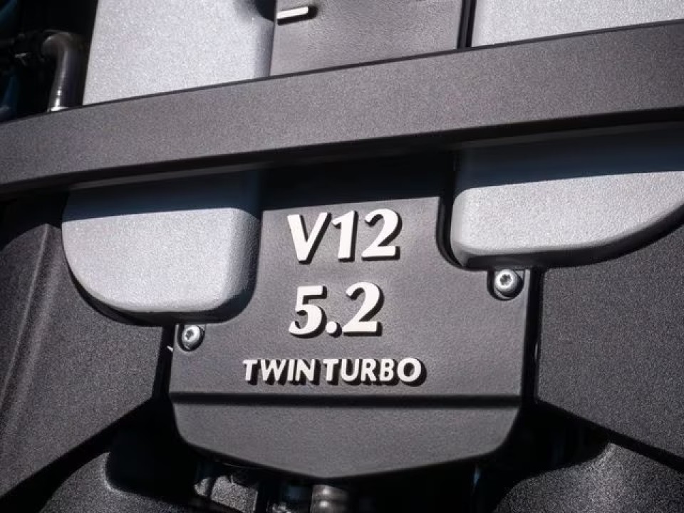 Aston Martin DBS Volante - foto 18