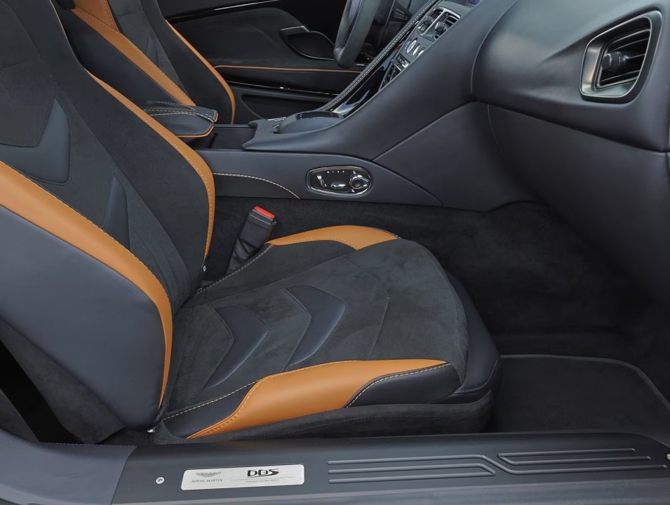 Aston Martin DBS - foto 14