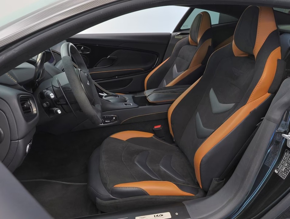 Aston Martin DBS - foto 12