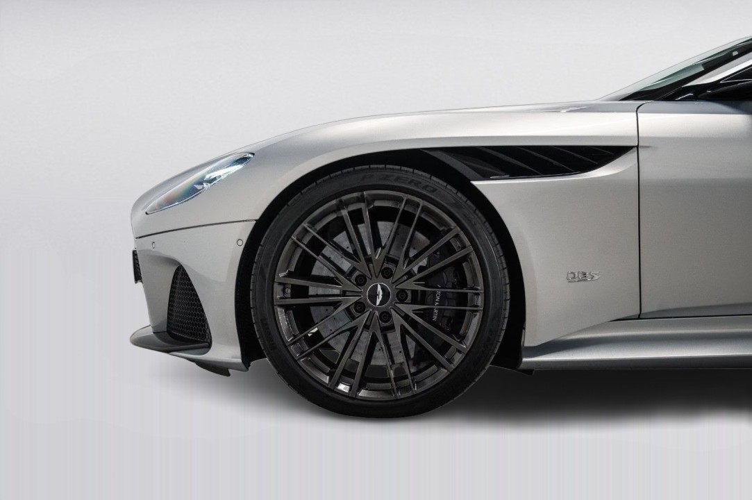 Aston Martin DBS Superleggera - foto 17