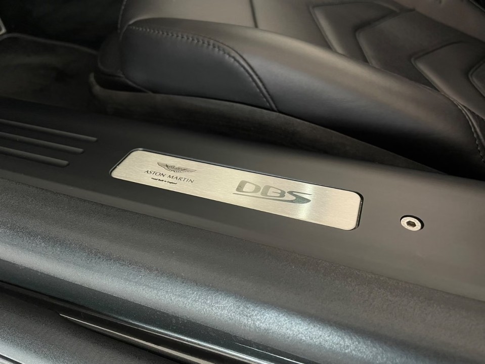Aston Martin DBS V12 Superleggera Volante - foto 23