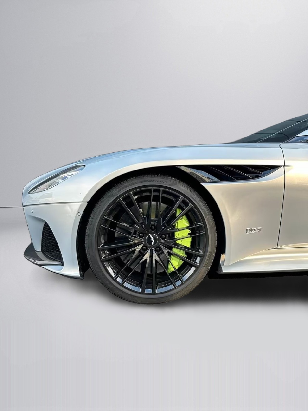 Aston Martin DBS Superleggera Coupe - foto 11