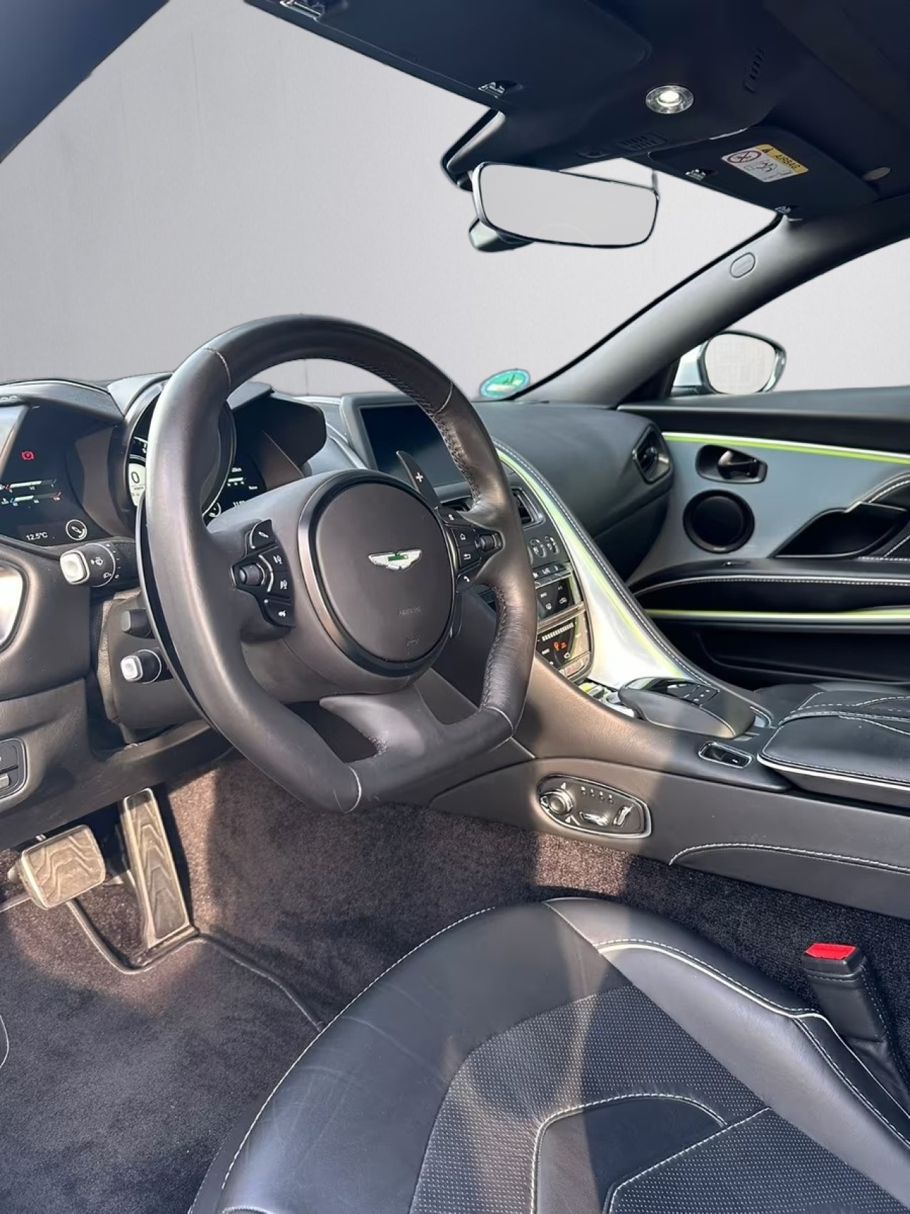 Aston Martin DBS Superleggera Coupe - foto 6