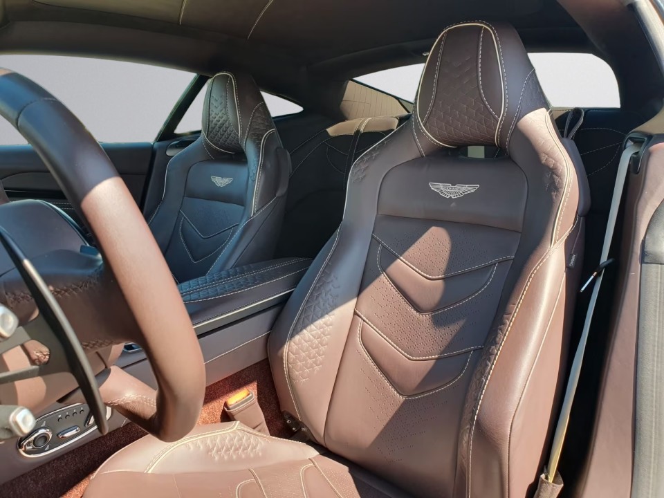 Aston Martin DBS - foto 10