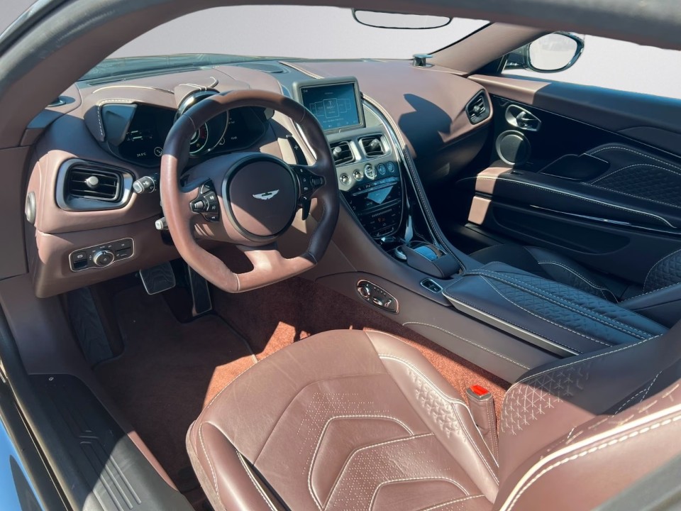 Aston Martin DBS - foto 8
