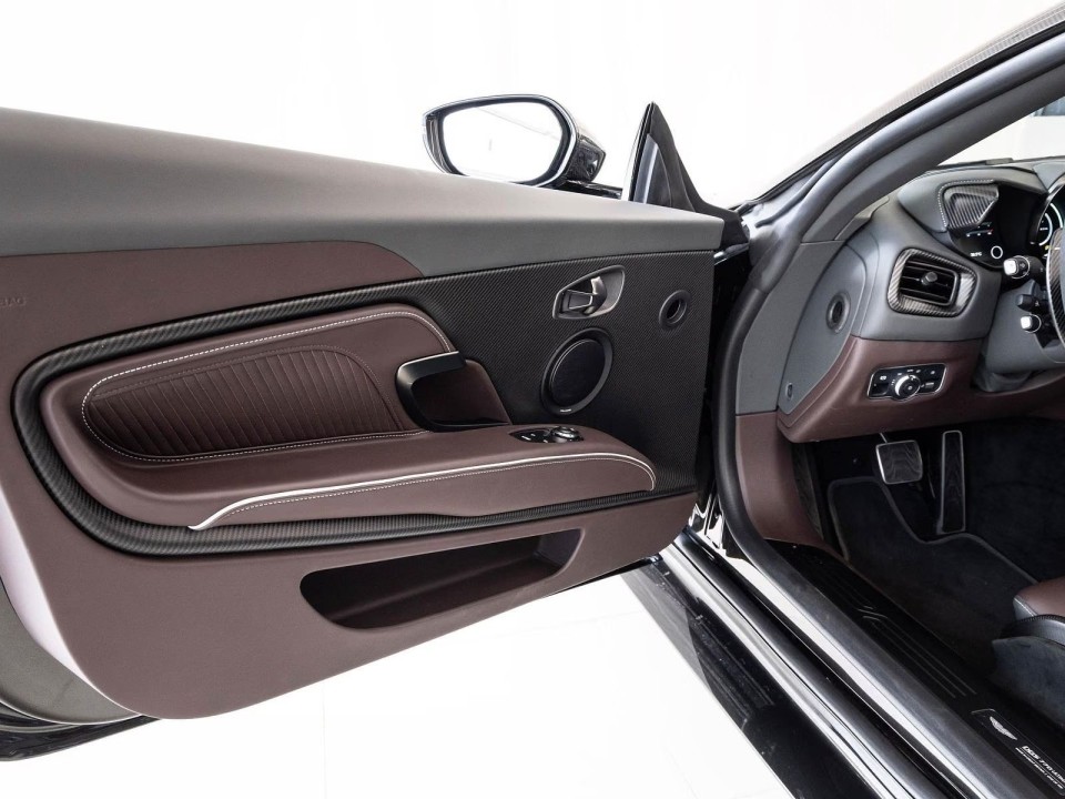 Aston Martin DBS 770 Ultimate Volante - foto 19
