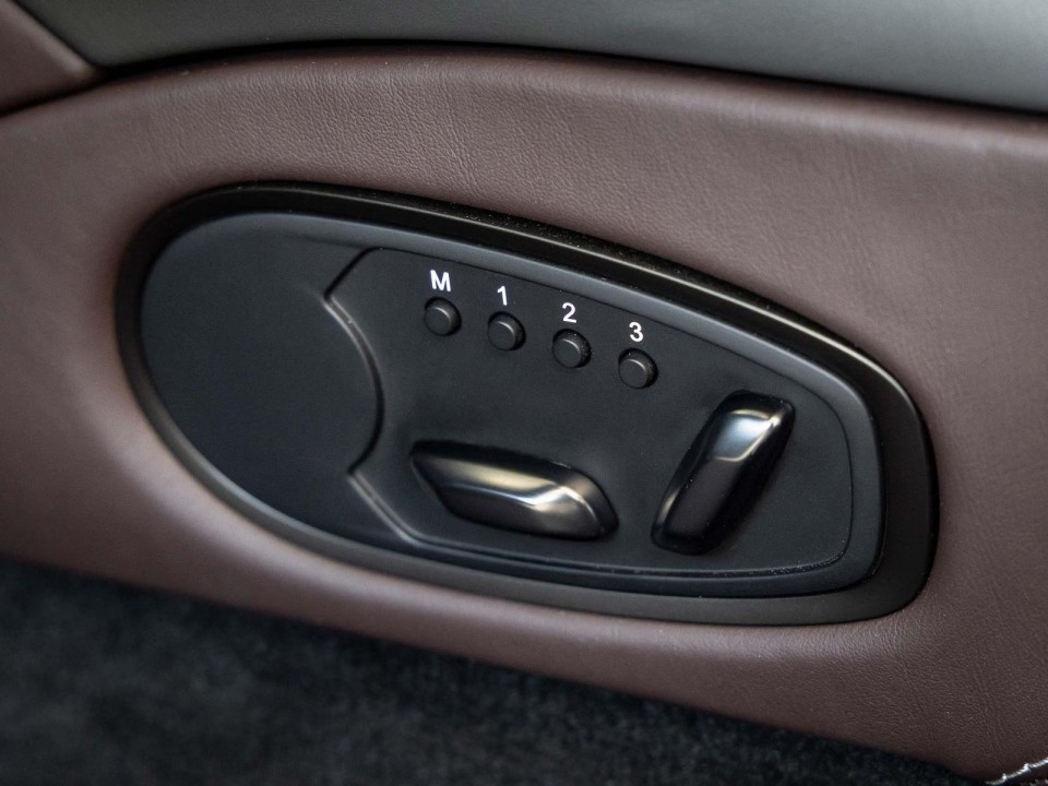 Aston Martin DBS 770 Ultimate Volante - foto 21