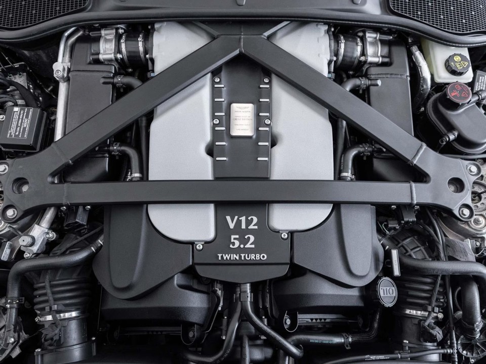 Aston Martin DBS 770 Ultimate Volante - foto 25