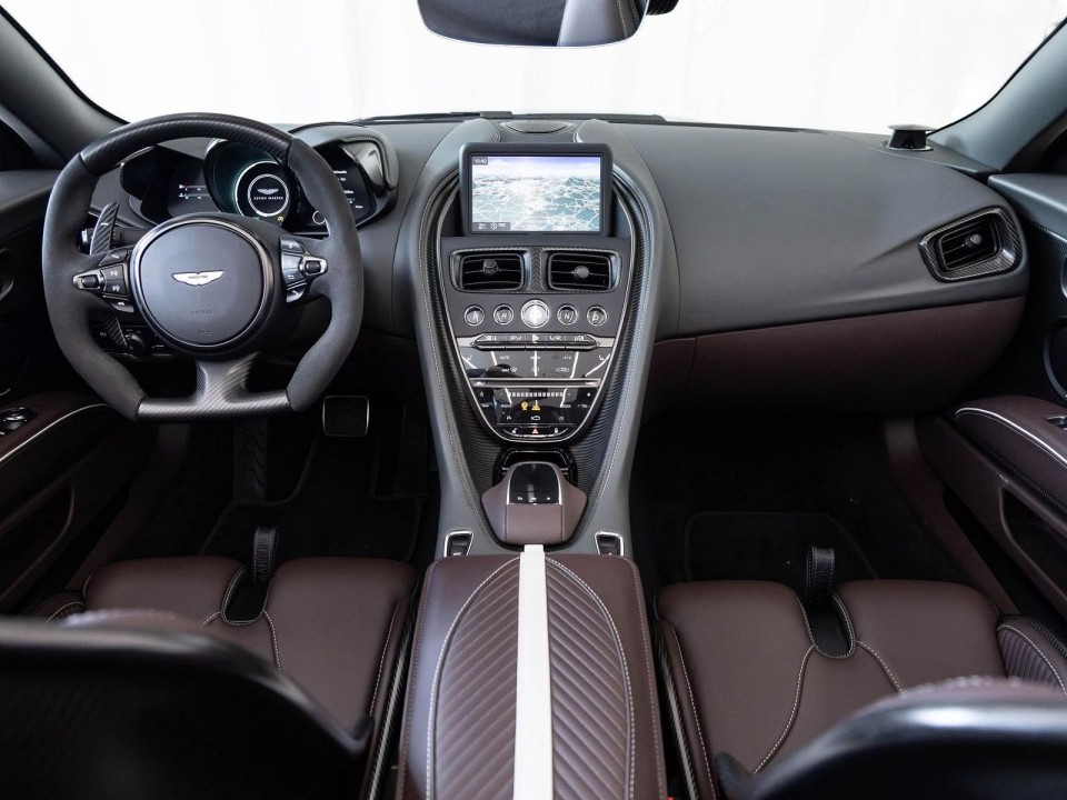 Aston Martin DBS 770 Ultimate Volante - foto 8